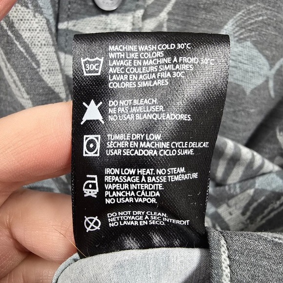 Huk Shirt Mens Medium Gray Button Up Short Sleeve Performance Fishing Outdoors - Picture 8 of 13